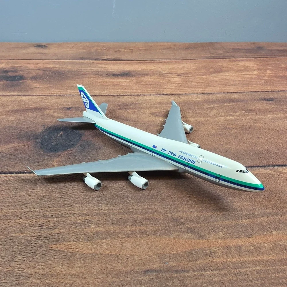 Air New Zealand Boeing 747-400 Airplane Model OS White Excellent Pacific Wave